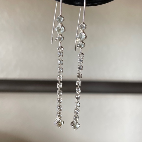 Neiman Marcus Long Crystal Line long Drop shoulder skim style Earrings - Picture 9 of 9